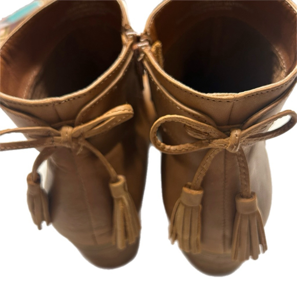 Crown Vintage Tan Leather Tassel Back Ankle Boots Size 8M - Picture 2 of 7